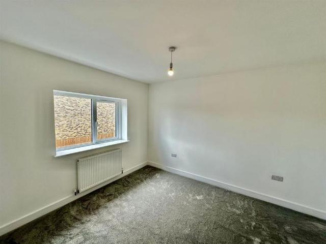 Townhouse for rent in Pendock, Greater Manchester