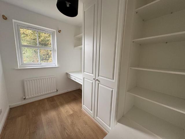 Townhouse for rent in Dorridge, West Midlands