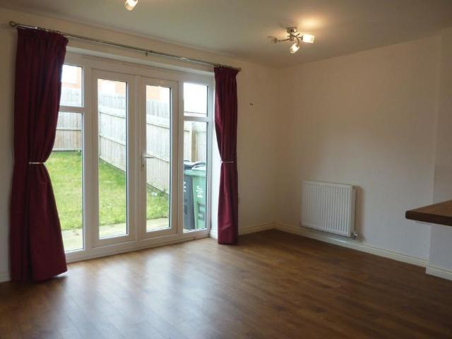 Townhouse for rent in Elmfield, Leicestershire