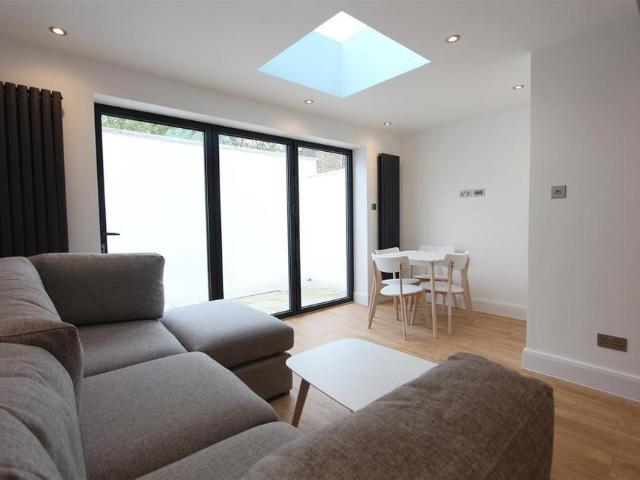 Townhouse for rent in South Tottenham, Isle Of Man