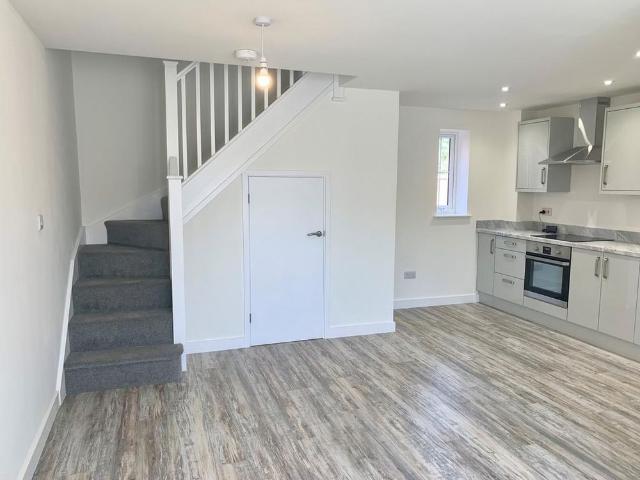Townhouse for rent in Caldermill, East Midlands