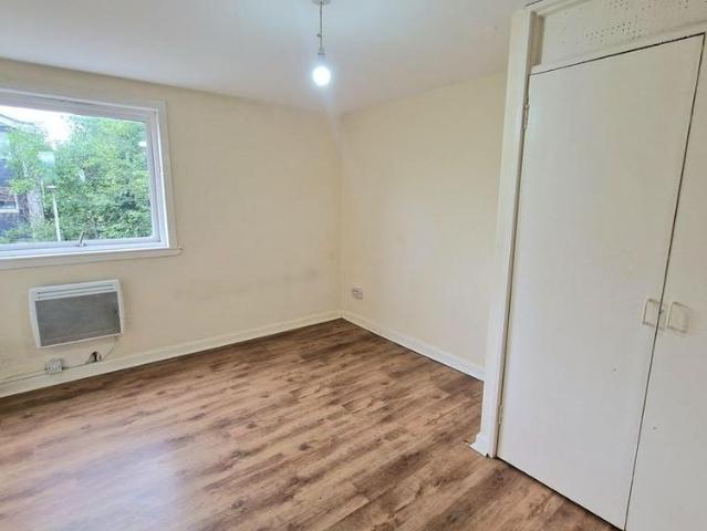Townhouse for rent in Carbrain, Cumbernauld