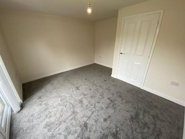 Townhouse for rent in Calderstones