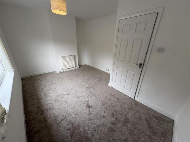 Townhouse for rent in Fulneck, West Yorkshire