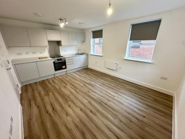 Townhouse for rent in Austhorpe, West Yorkshire