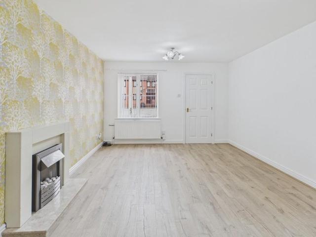 Townhouse for rent in Loundsley Green, East Midlands