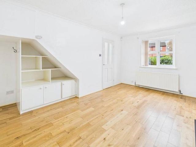Townhouse for rent in Egginton, East Midlands