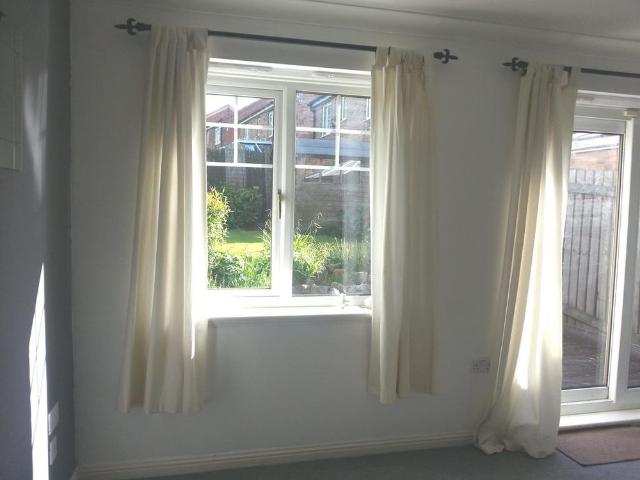 Townhouse for rent in Bramley, South Yorkshire