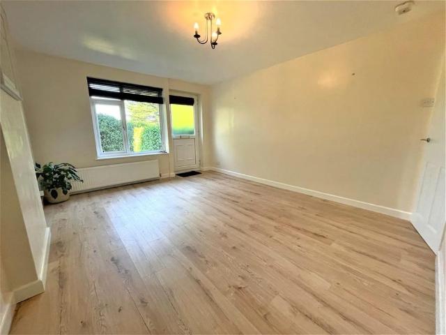 Townhouse for rent in Farsley, West Yorkshire