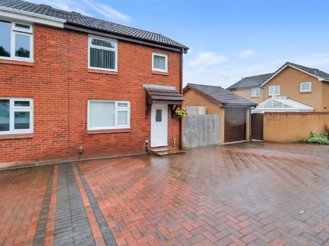 House for rent in Murdishaw, Halton
