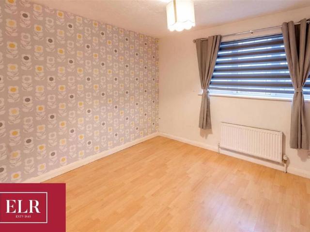 Townhouse for rent in Alverley, South Yorkshire