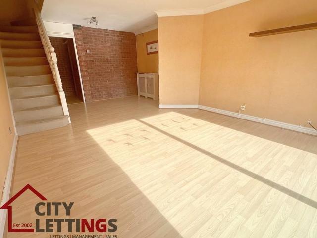 Townhouse for rent in Caldermill, East Midlands