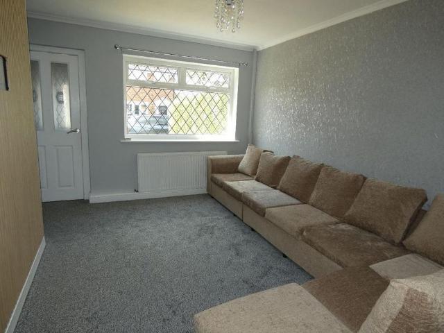 Townhouse for rent in Birkenshaw Bottom, Birkenshaw