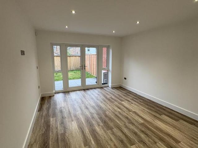 Townhouse for rent in Weelsby, Old Clee