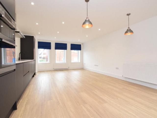 Townhouse for rent in Leylands, West Yorkshire