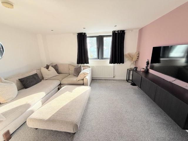 Townhouse for rent in Bailiff Bridge, Calderdale