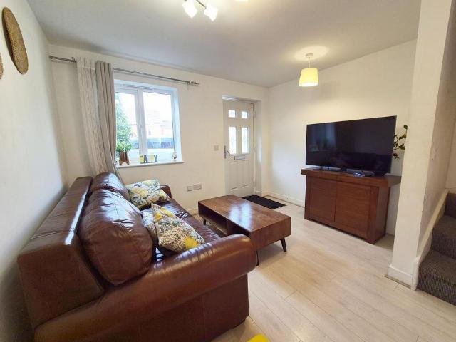 Townhouse for rent in Aylestone Park, Leicester
