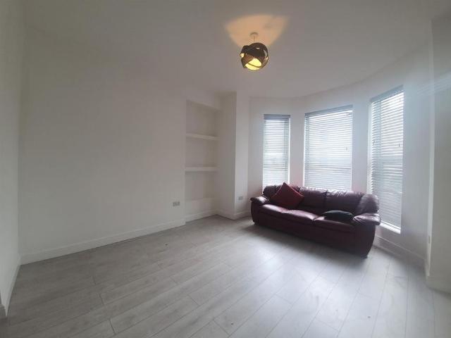 Townhouse for rent in St Michaels, Paignton