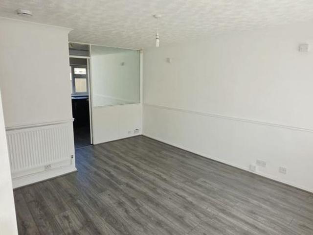 Townhouse for rent in Northfields, Leicester