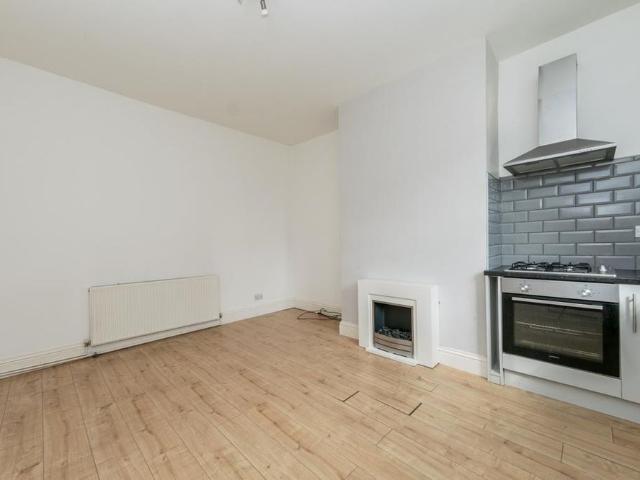 Townhouse for rent in West Yorkshire