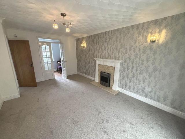 Townhouse for rent in Whiston Cross, Whiston