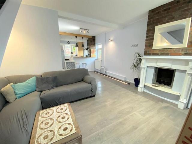 Townhouse for rent in Dovecot, Liverpool