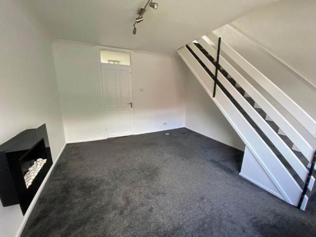 Townhouse for rent in Shaw and Crompton, Pendock