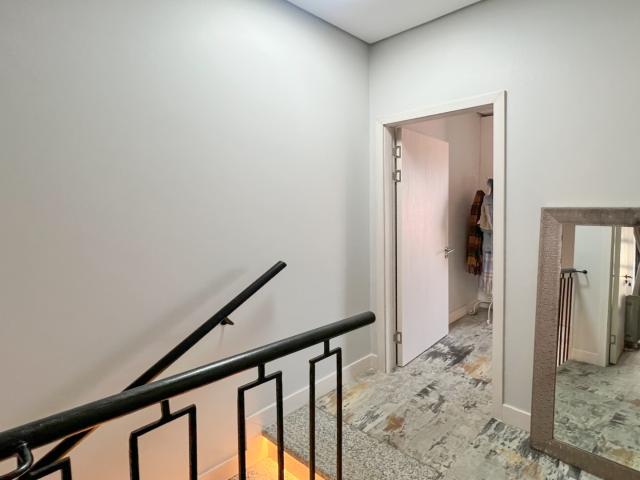 Townhouse for rent in Waterkloof, Gauteng