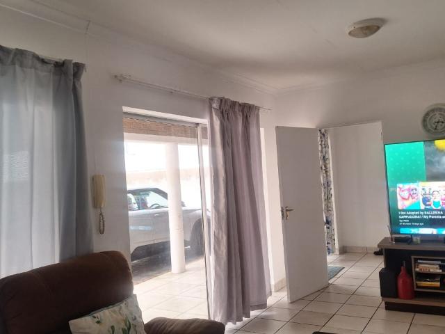 Townhouse for rent in Isipingo, Kwazulu-natal