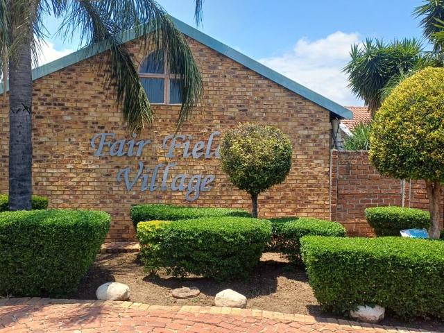 Townhouse for rent in Waterkloof, Gauteng