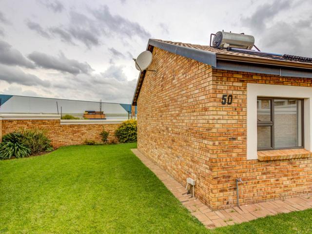 Townhouse for rent in Ekurhuleni, Gauteng