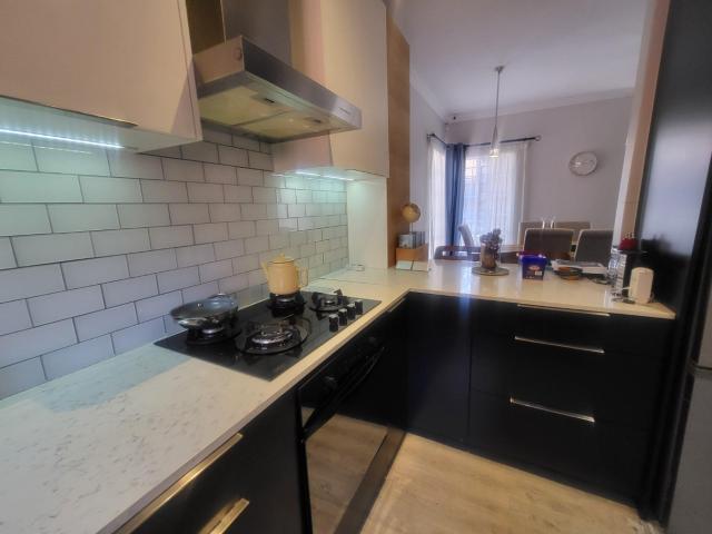 Townhouse for rent in Waterkloof, Gauteng