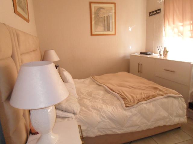 Townhouse for rent in Vosloorus, Gauteng