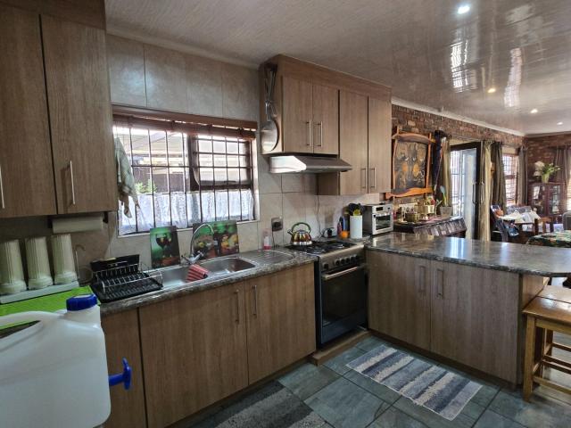 Townhouse for rent in Dr Kenneth Kaunda, North West
