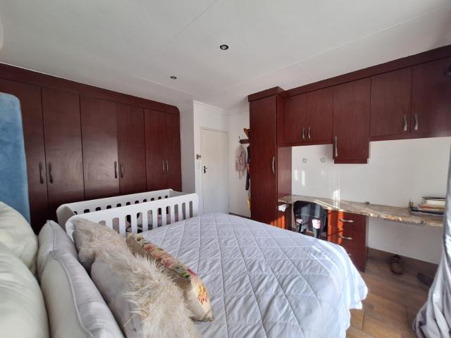 Townhouse for rent in Waterkloof, Gauteng