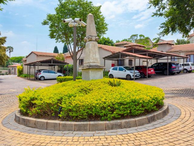 Townhouse for rent in Douglasdale, Randburg