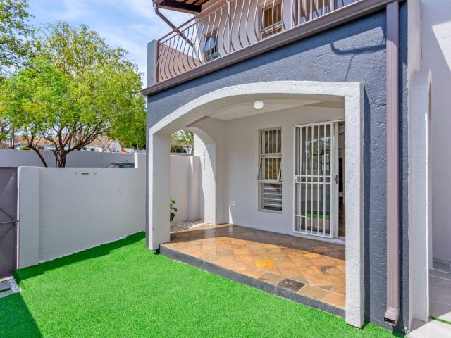Townhouse for rent in Douglasdale, Randburg
