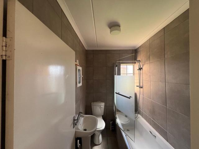 Townhouse for rent in Vosloorus, Gauteng