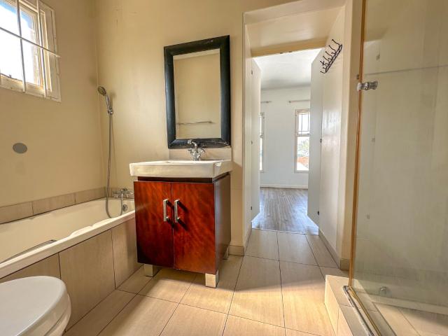 Townhouse for rent in Seaview, Kwazulu-natal