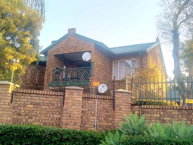 House for rent in Waterkloof, Gauteng