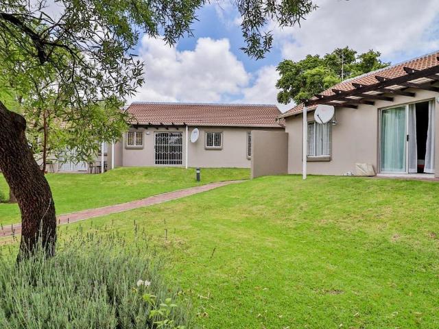 Townhouse for rent in Vosloorus, Gauteng