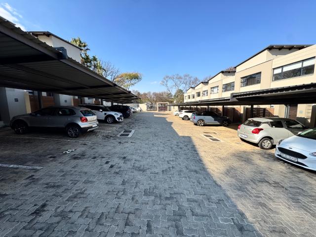 Townhouse for rent in Waterkloof, Gauteng