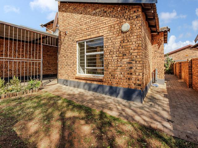 Townhouse for rent in Nooitgedacht, Gauteng