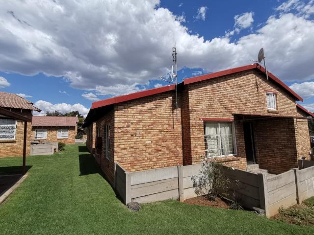 Townhouse for rent in Kagiso, Gauteng