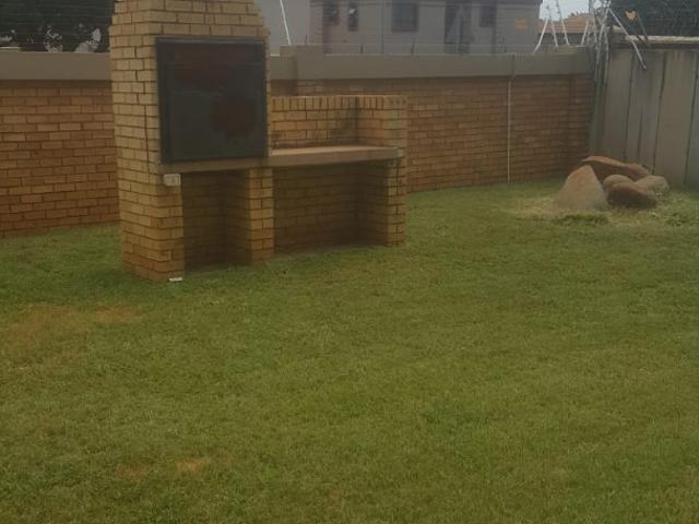 Townhouse for rent in Waterkloof, Gauteng
