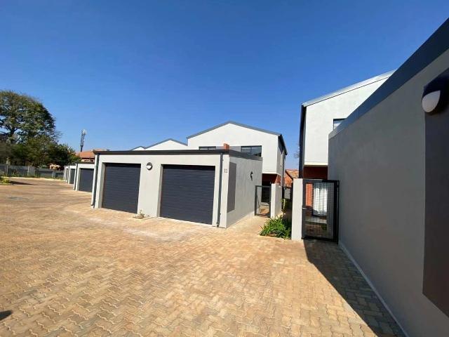 House for rent in Waterkloof, Gauteng