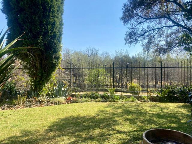 Townhouse for rent in Paulshof, Alexandra