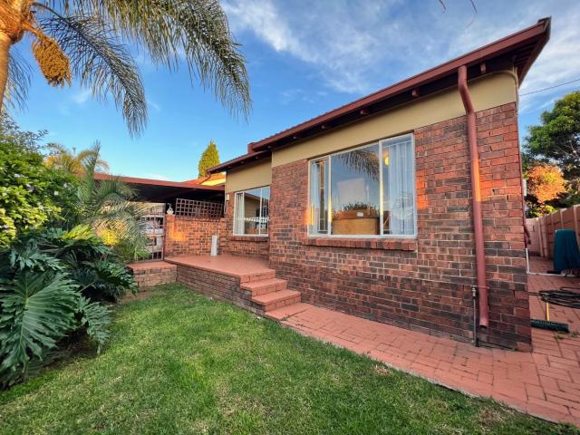 Townhouse for rent in Nooitgedacht, Gauteng