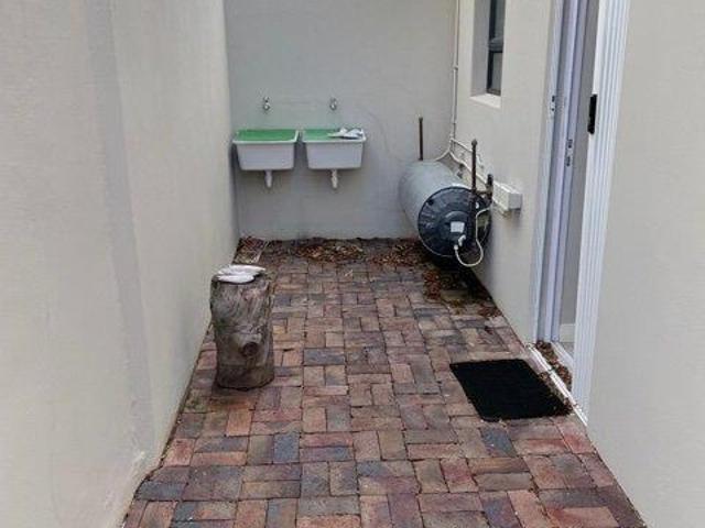 Townhouse for rent in Panorama, Western Cape
