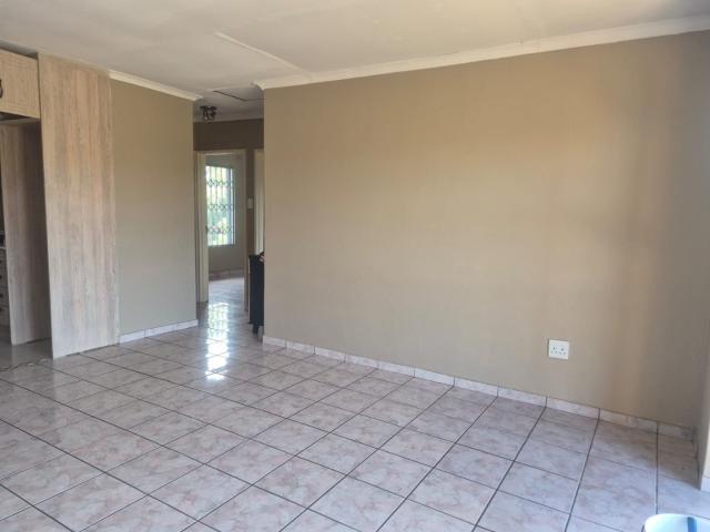 Townhouse for rent in Vosloorus, Gauteng